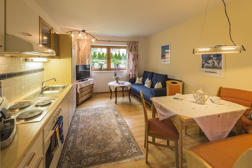 Haus Sandra Kitzbuhel Ruang foto