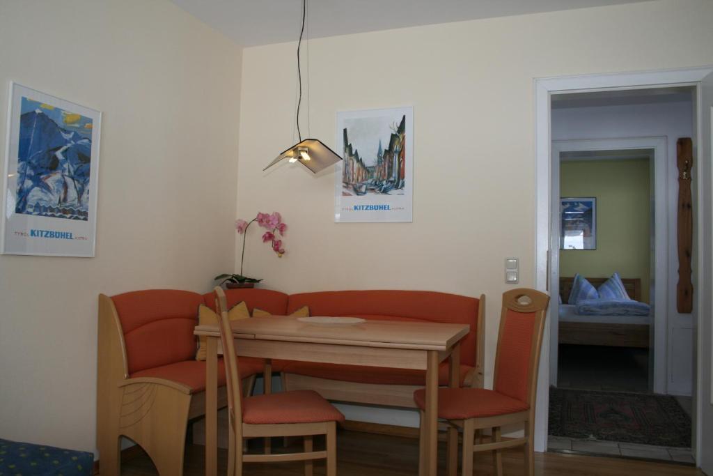 Haus Sandra Kitzbuhel Ruang foto